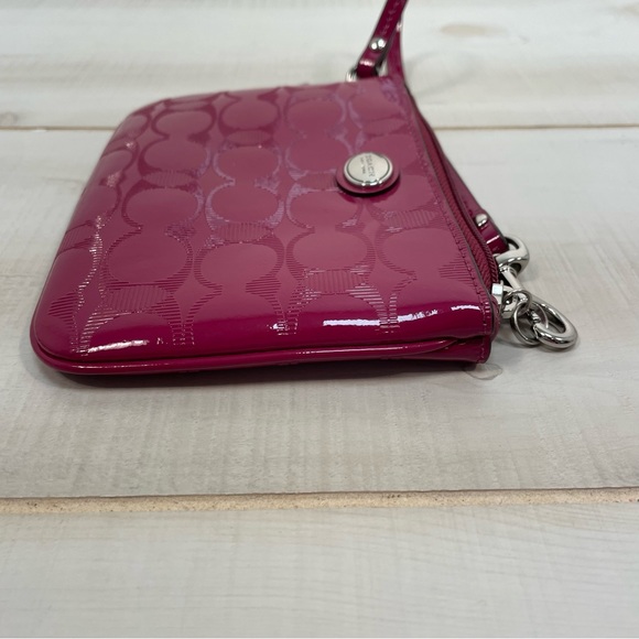 NWOT Coach F52282 Raspberry Embossed Patent Wristlet - Picture 6 of 7